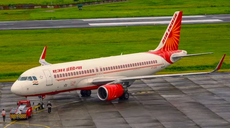 मुंबई से न्यूयॉर्क के लिए उड़ान भरी एयर इंडिया के विमान में बम की धमकी, दिल्ली एयरपोर्ट पर की गई इमरजेंसी लैंडिंग