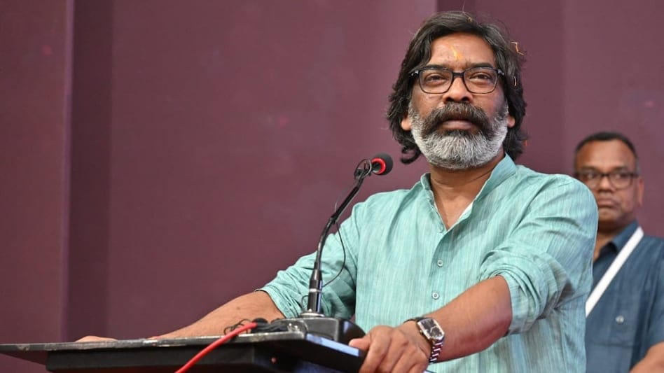 झारखंड में चुनाव का आगे कुछ ऐसा होगा रंग, पढ़िए हेमंत सोरेन ने क्यों कहा हम पलटवार नहीं करते, सीधे पटक देते हैं