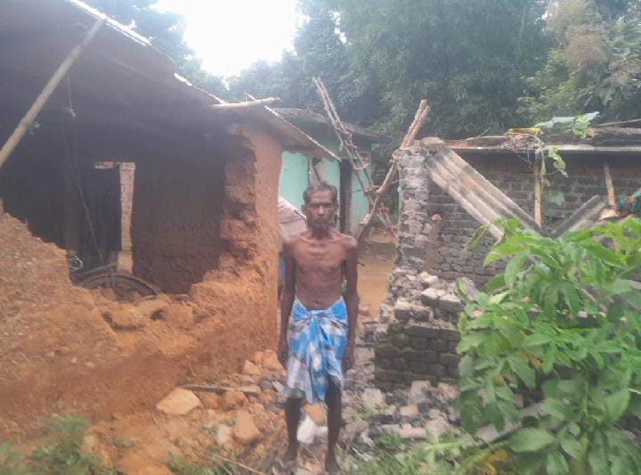 सरायकेला: गजराज के आतंक से लोगों का जीना हुआ मुश्किल, लेकिन वन विभाग नहीं कर रहा समाधान, पढ़ें क्या है लोगों का आरोप