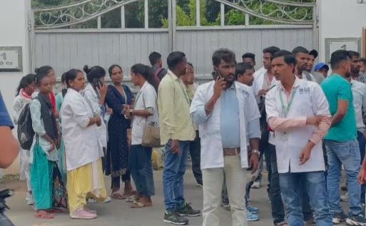 झारखंड में 108 एंबुलेंस सेवा ठप, बकाया वेतन की मांग को लेकर कर्मी बैठे हड़ताल पर, मरीजों की बढ़ी परेशानी