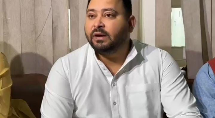 Bihar Politisc:जहरीली शराब से लगातार हो रही मौत पर तेजस्वी यादव का सीएम पर तंज, कहा नीतीश कुमार के हाथों बिहार सुरक्षित नहीं