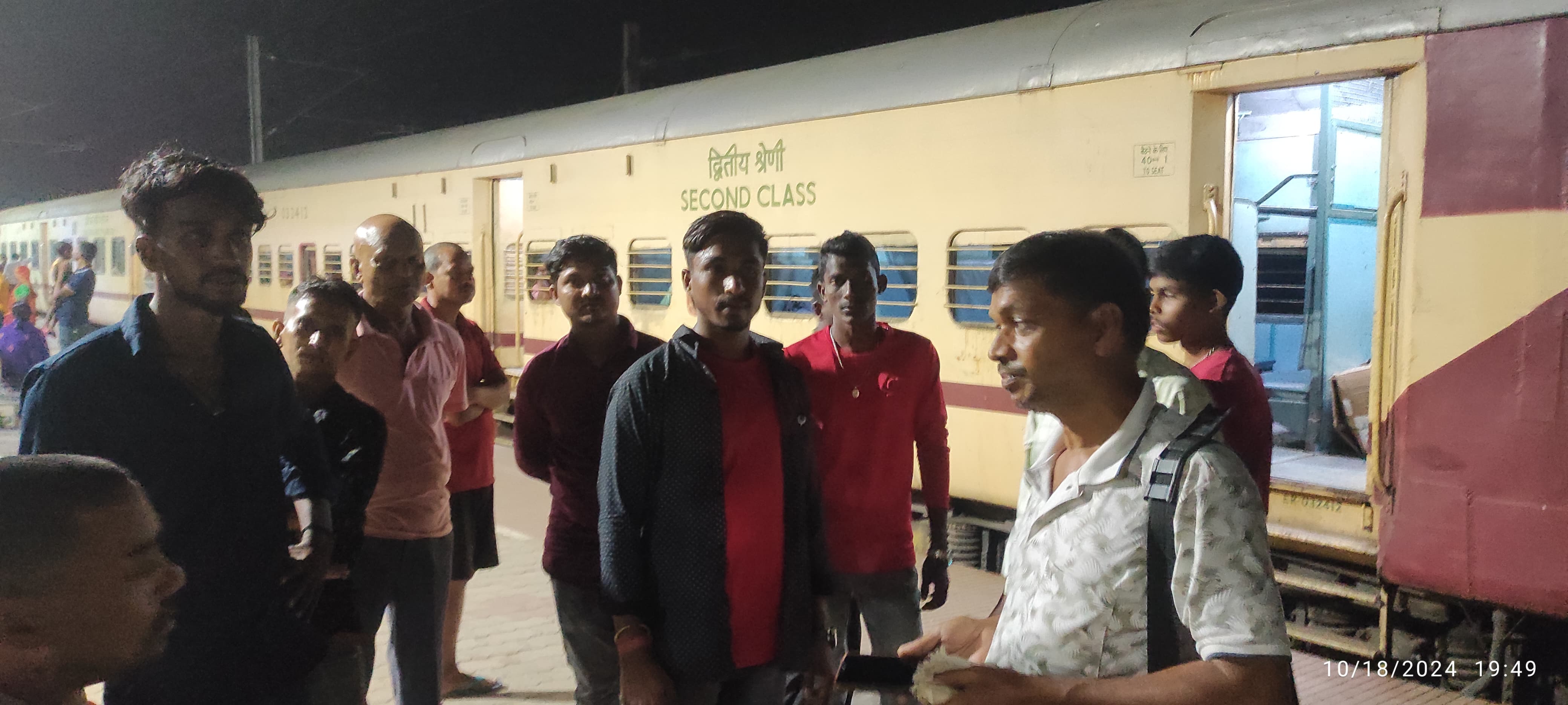 साहिबगंज: TR पैसेंजर ट्रेन पर पथराव से आधे दर्जन यात्री घायल,जानिए कहां का है मामला 