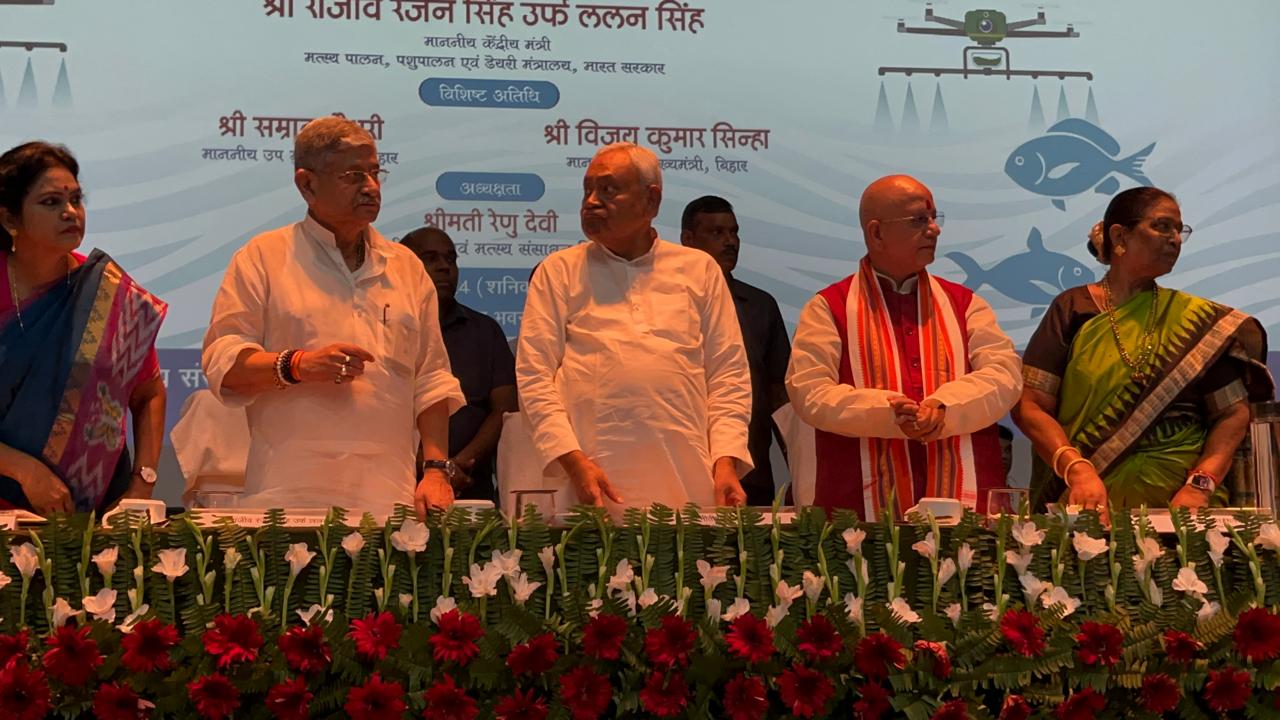 मत्स्य उत्पादन में आत्मनिर्भर बन रहा बिहार! मुख्यमंत्री नीतीश कुमार ने कहा यहां की मछलियां अन्य राज्यों में भी भेजी जा रही है