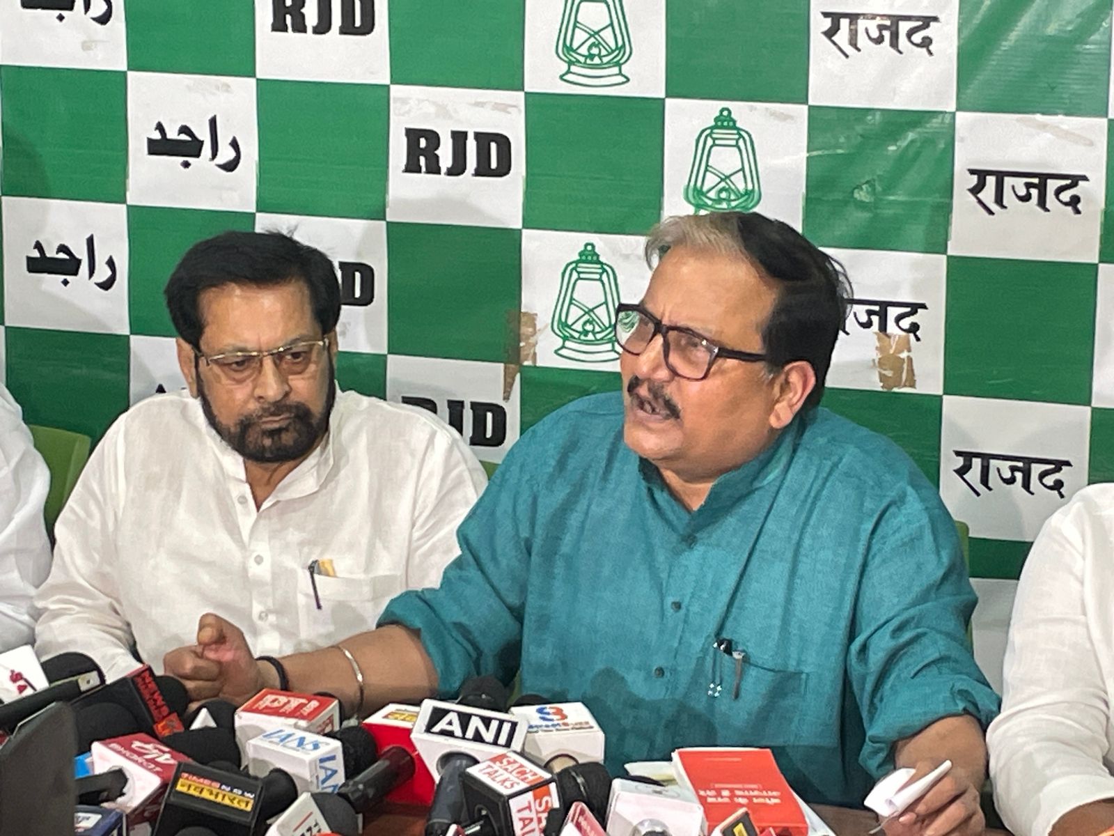 झारखंड चुनाव : RJD ने अपनाया कड़ा रुख 18-20 सीटों पर लड़ेंगे चुनाव, इंडी गठबंधन का बिगाड़ेंगे खेल!