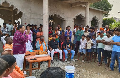 अति उग्रवाद प्रभावित क्षेत्र में पहुंचे विधायक कमलेश, कहा-आजादी के बाद गांव में पहुंचाया सड़क, अब दूर होगी अन्य समस्याएं