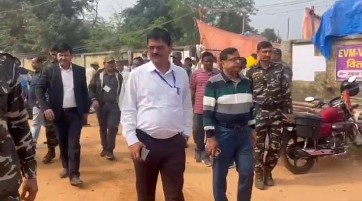 गढ़वा के दो विधान सभा सीटों पर वोटिंग कल,तैयारियों में जुटा प्रशासन, पढें डीसी ने क्या कहा