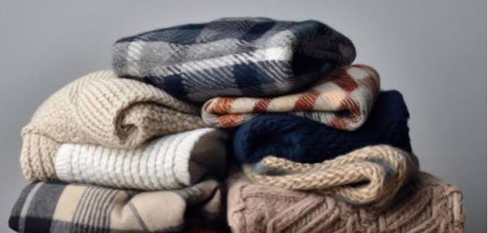 Tips and Tricks:अलमारी में रखे गर्म कपड़ों से आ रही रही है बदबू तो अपनाएं ये टिप्स