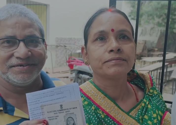 लोकतंत्र का महापर्व आज, गढ़वा जिले को दो विधानसभा क्षेत्रों में हो रहें मतदान, बूथों पर लंबी कतार