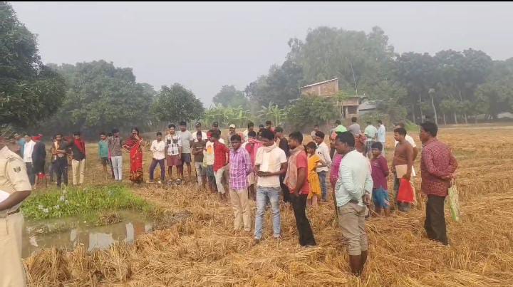 Bihar:तालाब से बरामद हुआ अधेड़ व्यक्ति का शव,क्षेत्र में मची सनसनी, परिजनों ने हत्या का लगाया आरोप