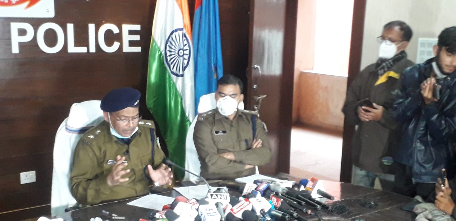 PLFI नक्सली संगठन के ठाठ देख उड़े पुलिस के होश ! गिरफ्तार उग्रवादियों के पास से लग्जरी गाड़ियां और लाखों कैश बरामद