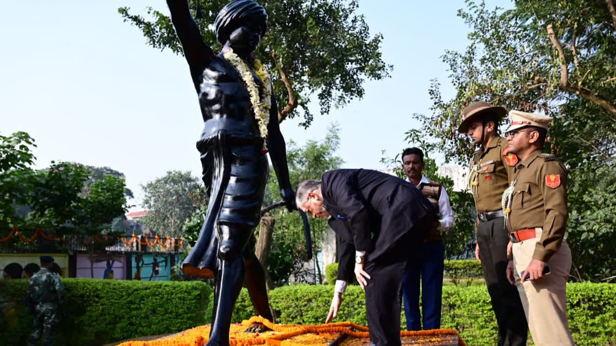 झारखंड स्थापना दिवस पर राज्यपाल ने दी भगवान बिरसा मुंडा को श्रद्धांजलि, मुख्यमंत्री हेमंत सोरेन ने राज्यवासियों को दी बधाई