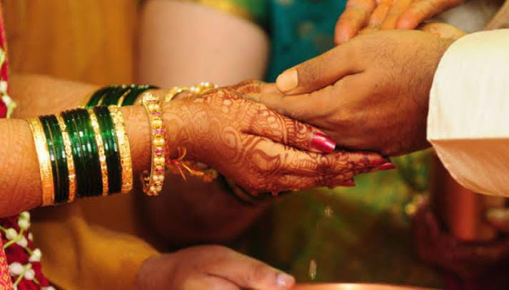 क्यों कहा जाता है कन्यादान को महादान, क्यों पिता को बेटी के घर नहीं करना चाहिए भोजन, जाने इसके पीछे की परंपरा