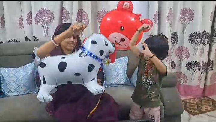 Jharkhand Election:मतदान के बाद रिलेक्स मोड में दिख रहे हैं कोल्हान के सभी प्रत्याशी, कोई ले रहा चाय की चुस्की तो कोई परिवार संग बिता रहा समय