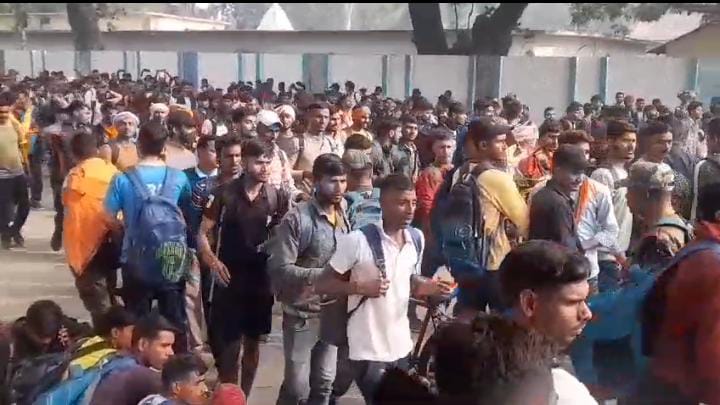 Bihar:आर्मी भर्ती प्रक्रिया के पांचवे दिन अभ्यर्थियों का जोरदार हंगामा, मामला शांत करने के लिए पुलिस ने भांजी लाठियां