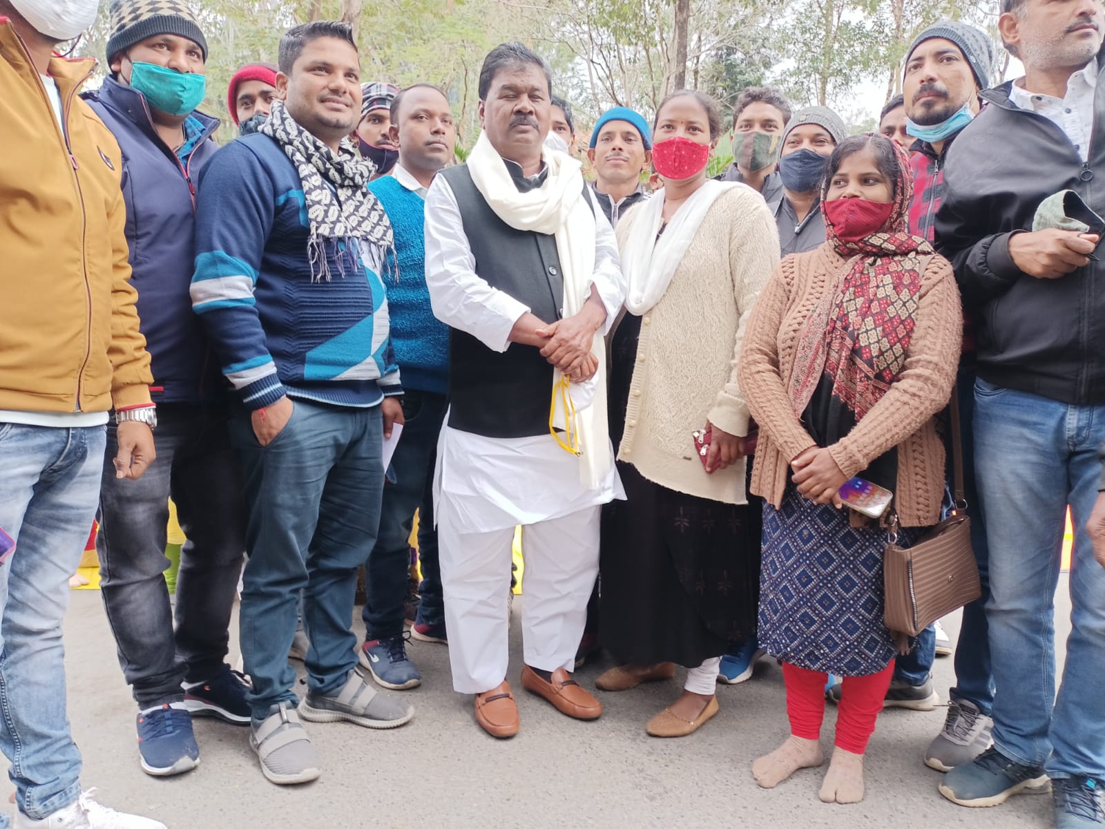 गुड न्यूज़ : SBM अनुबंध कर्मियों को राहत मंत्री ने दी ठोस आश्वासन, 44 दिनों का धरना प्रदर्शन हुआ समाप्त