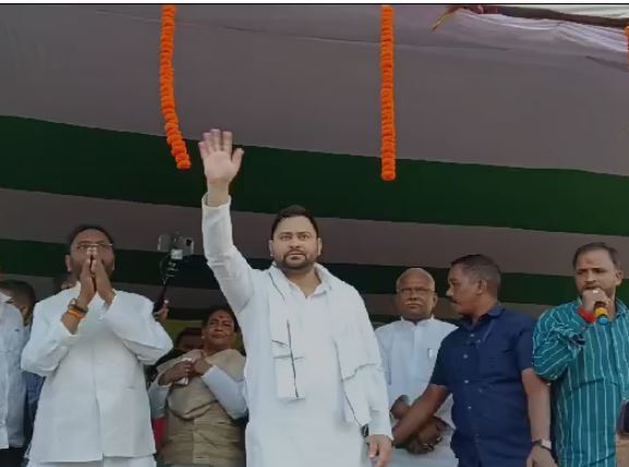 अगर संताल में घुसपैठी है तो इसके जिम्मेवार कौन, तेजस्वी ने पीएम और गृहमंत्री के कार्यों पर उठाया सवाल, देवघर प्रत्याशी सुरेश पासवान के पक्ष में मांगा वोट