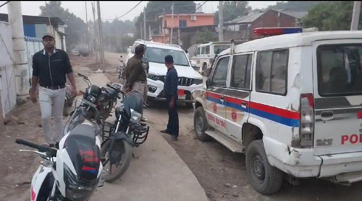 Bihar News:60 लाख के सोने के बिस्कुट के साथ दो गिरफ्तार, बड़े सफेदपोशों से तार जुड़े होने की आशंका, पढ़ें पूरा मामला