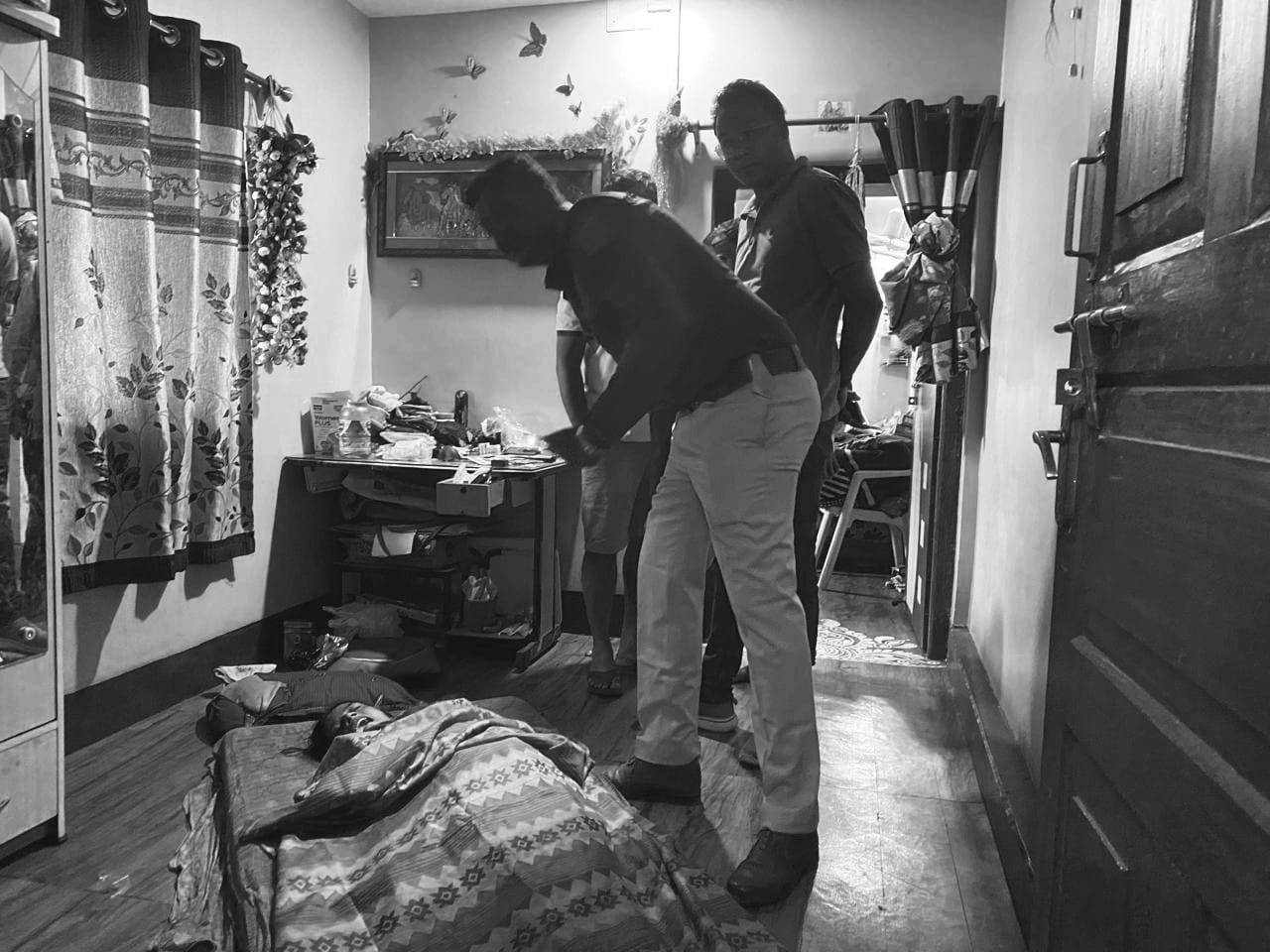 सरायकेला: सनकी युवक ने पत्नी और बच्चे की गला दबाकर की हत्या, मौक़े से हुआ फरार, जांच में जुटी पुलिस 