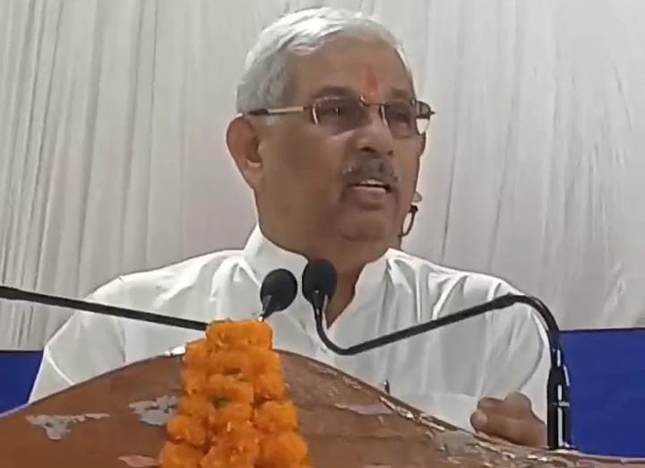 गोआ की पूर्व राज्यपाल मृदुला सिन्हा की मूर्ति का अनावरण करते भावुक हुए बिहार के महामहिम, कहा- मृदुला जी हमारी दूसरी मां जैसी