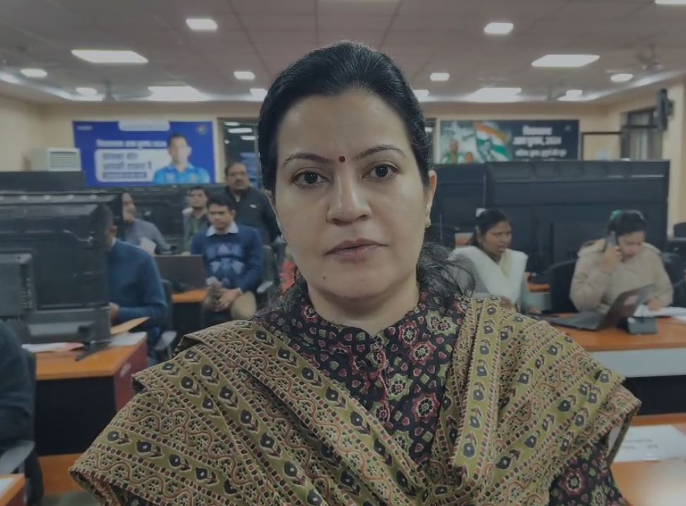 दूसरे चरण में 38 सीटों पर वोटिंग जारी, मतदान केंद्रों पर सीसीटीवी कैमरे से की जा रही निगरानी