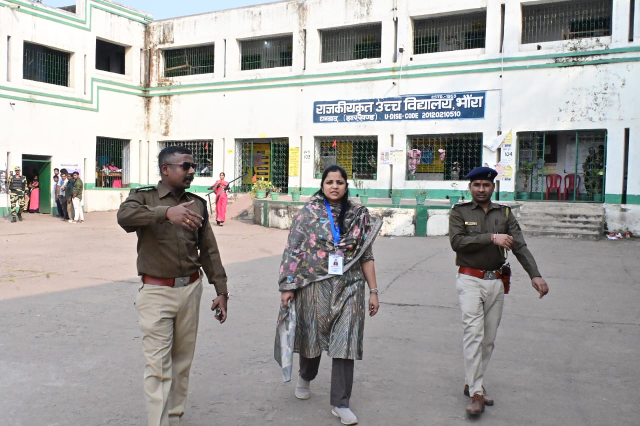 Dhanbad Voting Update: वोटिंग में निरसा की रफ़्तार तेज तो धनबाद अभी भी सुस्त 