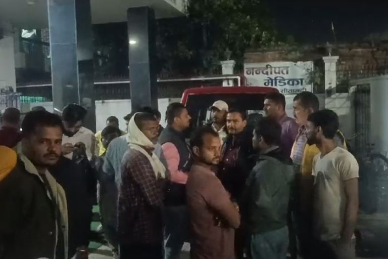 Bihar News: सीतामढ़ी में मुखिया पर अपराधियों ने चलाई ताबड़तोड़ गोली, पहले किया पीछा फिर घेर कर उतार दिया मौत के घाट