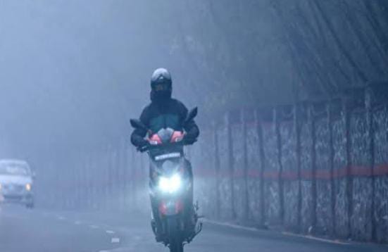 Weather Forecast:उत्तर भारत में बर्फबारी से झारखंड में बढ़ेगी ठंड, घना कोहरा लोगों के जीवन को करेगा प्रभावित, पढ़ें आज का मौसम