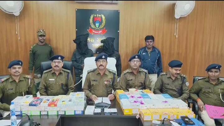 गढ़वा: मोबाइल दुकान से हुई भीषण चोरी कांड का उद्भेदन, मामले में साले- बहनोई को पुलिस ने किया गिरफ़्तार 