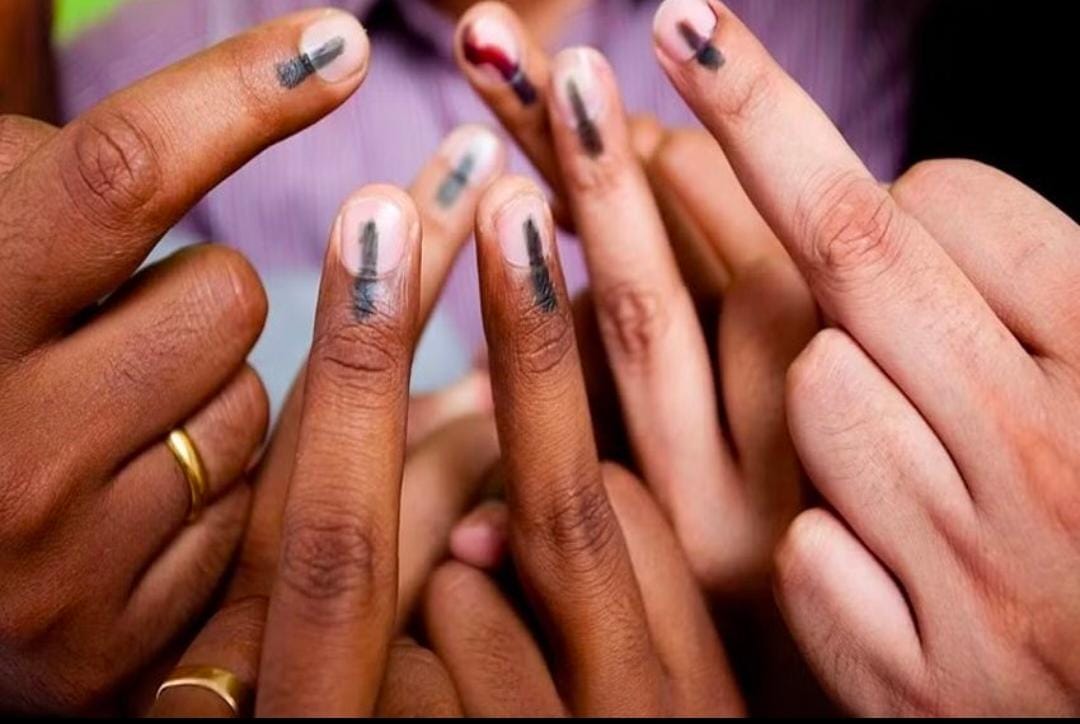 काउंटिंग शुरू हो गई है लेकिन कोई भी गठबंधन दावे से पीछे हटने को तैयार नहीं,  51 और 59 के दावे की खुलने जा रही पोल