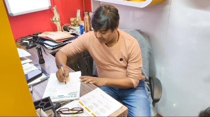 दुमका:डॉ लुईस मरांडी की जीत के पीछे इस शख्स का है बड़ा योगदान, जिसने पर्दे के पीछे रहकर किया काम, पढ़ें कौन हैं डॉ विपुल मंडल