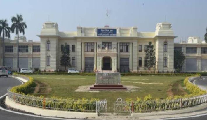 बिहार विधानमंडल शीतकालीन सत्र के दूसरे दिन भी हंगामे के आसार, आरक्षण, स्मार्ट प्रीपेड मीटर के साथ इन मुद्दों पर सरकार को घेरेगी विपक्ष