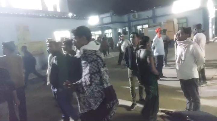 Bihar News: हार से बौखलाए विपक्ष के लोगों ने नव निर्वाचित पैक्स अध्यक्ष को मारी गोली, घर में घुसकर बेटे को भी पीटा, हालत गंभीर