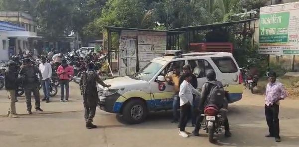 अचानक कार्यालय में घुसकर पारा शिक्षक ने प्रधान शिक्षिका को मार दी गोली, सदर अस्पताल में इलाजरत, यहां का है मामला