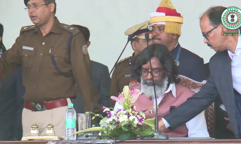 हेमंत सोरेन ने चौथी बार ली झारखंड के सीएम पद की शपथ, मल्लिकार्जुन खड़गे, राहुल गांधी सहित ये नेता रहे मौजूद  
