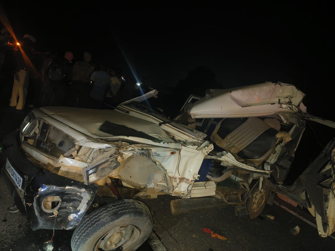 BIG BREAKING : गुमला में हाईवा और बोलेरो में जोरदार टक्कर, दो की मौक़े पर मौत, तीन गंभीर रूप से घायल