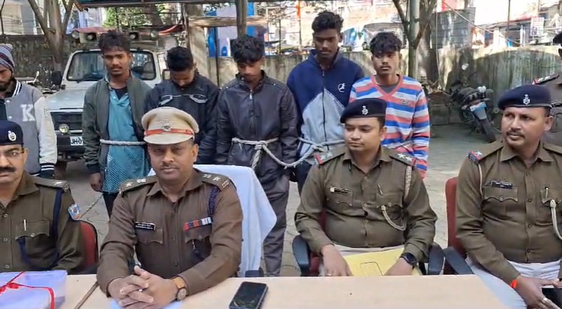सोशल मीडिया से बाइक नंबर निकाल कर चोरी की बाइक बेचने वाले गिरोह का भंडाफोड़, रांची पुलिस ने 8 चोरों को किया गिरफ्तार