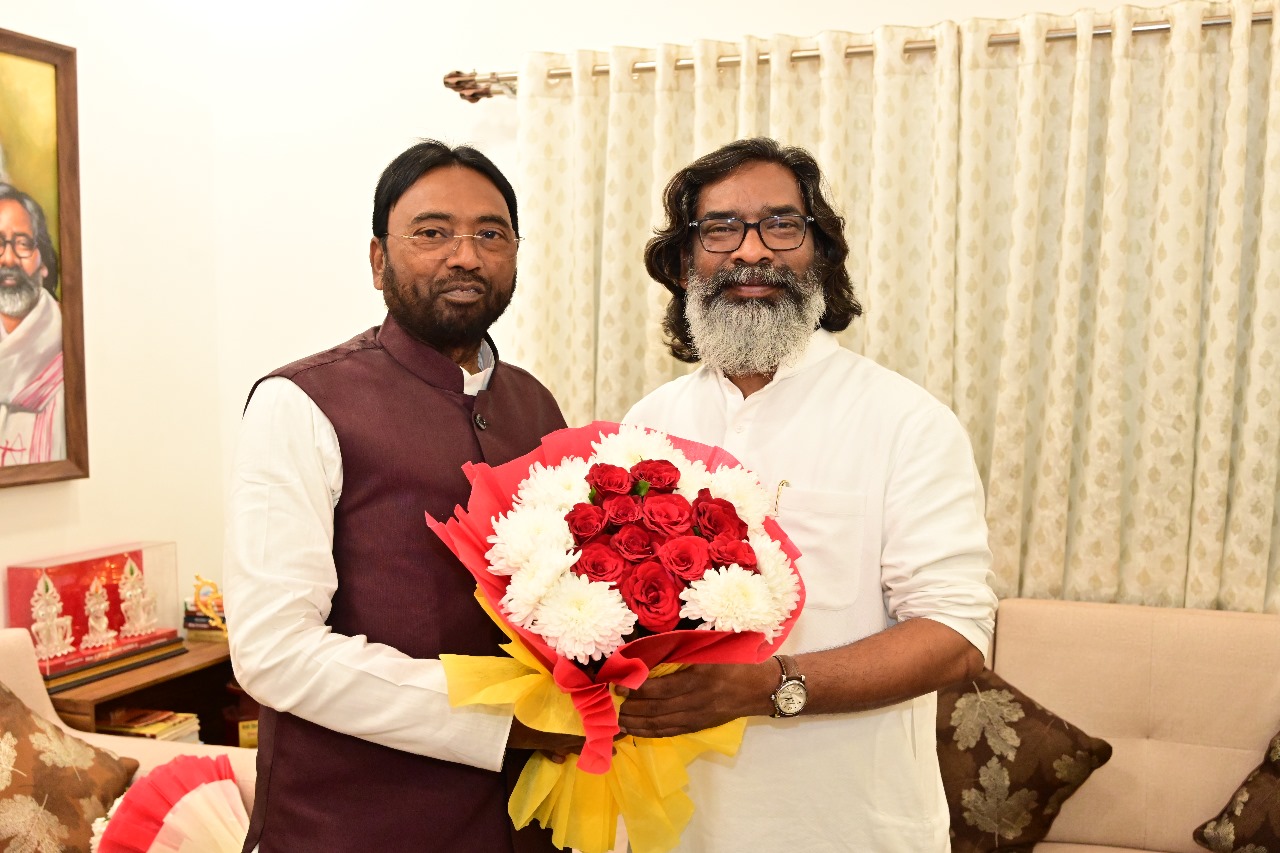 सुरेश पासवान मंत्री बनने की रेस में लगा रहे दौड़! लालू-राबड़ी के साथ हेमंत से की मुलाकात