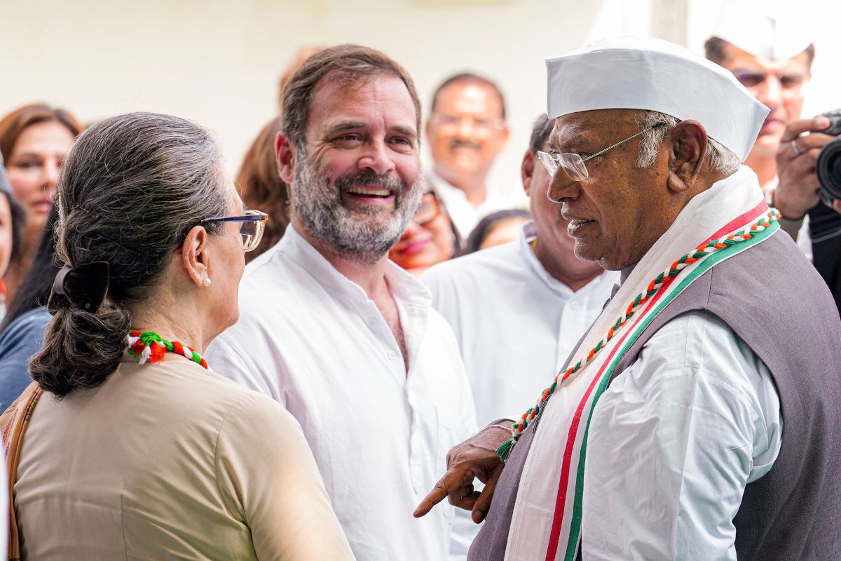 Congress Politics: आखिर क्यों मल्लिकार्जुन खड़गे और राहुल गांधी झारखंड के कांग्रेस विधायकों से बनाए हुए हैं दूरी,पढ़िए इस रिपोर्ट में