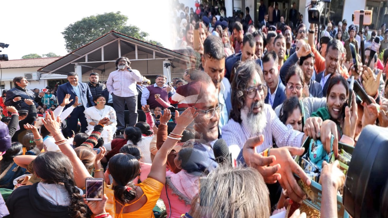 मुख्यमंत्री हेमंत सोरेन और कल्पना सोरेन ने पोषण सखी दीदियों से की मुलाकात, जताया आभार