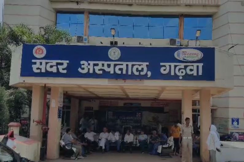 गढ़वा में सवारियों से भरी ऑटो पलटी, एक की मौत