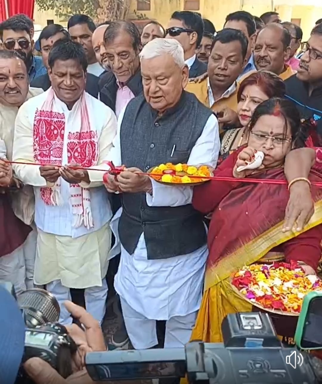 Bjp Politics in Dhanbad : पूर्व सांसद के हाथों आखिर क्यों हुआ सांसद कार्यालय का उद्घाटन, पढ़िए इस रिपोर्ट में 