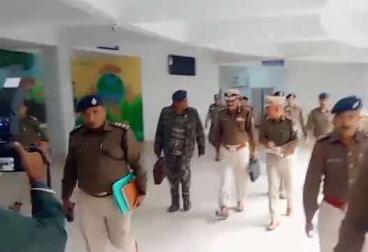 चाईबासा पहुंचे DGP अनुराग गुप्ता, नक्सलियों के विरुद्ध चलाए जा रहे अभियान, सरेंडर पॉलिसी पर की चर्चा