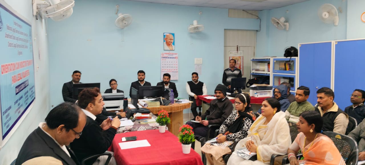 Dhanbad: लोगों को अधिकार के प्रति जागरूक करने को अब किन्नर, पूर्व सैनिक व शिक्षक भी करेंगे कुछ इस तरह काम