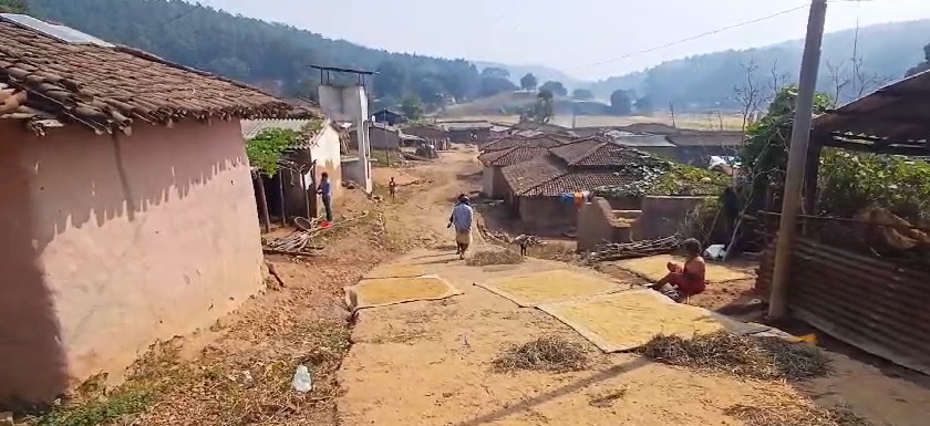 24 साल बाद भी बदहाली का दंश झेल रहा गुमला! स्वास्थ्य, सड़क और बिजली गांव के लोगों की पहुंच से काफी दूर