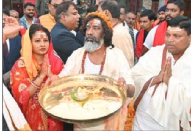 मुख़्यमंत्री हेमंत सोरेन का नया लुक क्यों सीधे लोगों को कनेक्ट कर रहा ,पढ़िए देवघर दौरे की झलक 