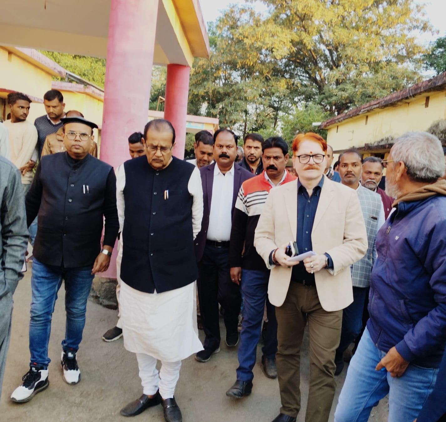 पलामू: ग्रामीणों की शिकायत पर वित्त मंत्री ने पाटन सीएचसी का किया औचक निरीक्षण, कहा स्वास्थ्य सेवाओं में लापरवाही बर्दाश्त नहीं