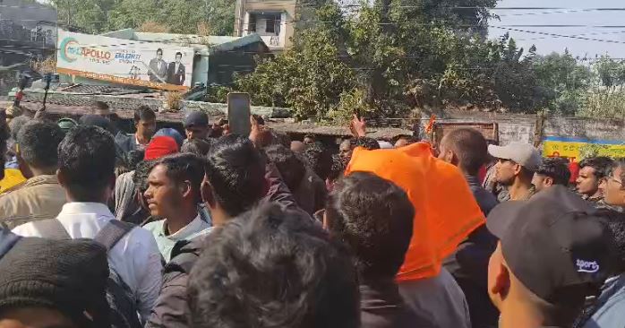 JSSC-CGL : छात्रों का दावा,  देवेंद्रनाथ महतो को पुलिस ने लिया हिरासत में