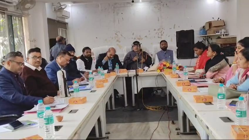 देवघर:नगर निगम की तर्ज पर अब जिला परिषद भी वसूलेगा ग्रामीण क्षेत्रों में होर्डिंग टैक्स, बैठक में लिया गया निर्णय