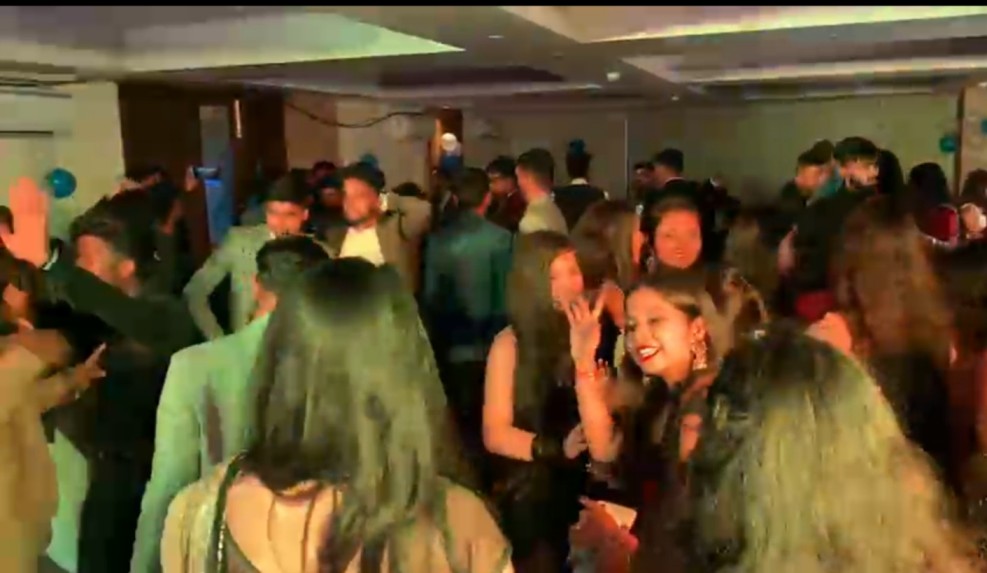 कोरोना तेरी ऐसी तैसी ..हम तो डांस करेंगे ही, धनबाद के होटल कोल कैपिटल का मामला 