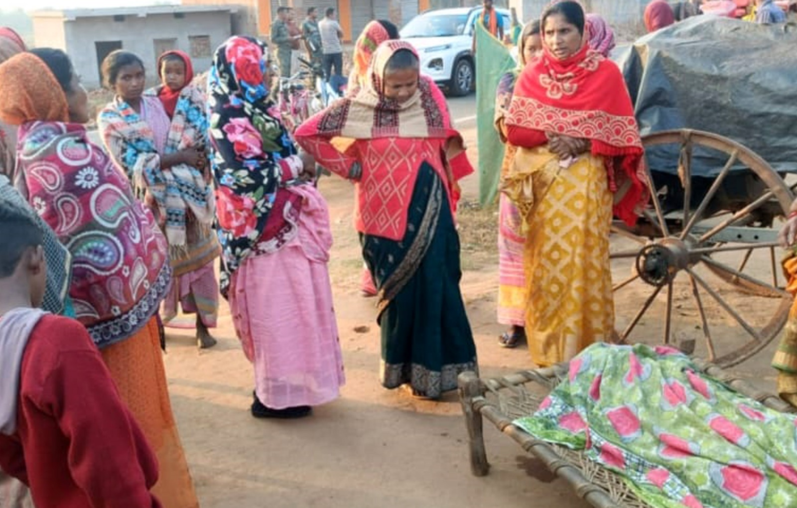 सड़क दुर्घटना में रामगढ़ की वृद्धा और गोड्डा के बाइक चालक की मौत, परिजनों ने रामगढ़ दुमका मार्ग को किया जाम